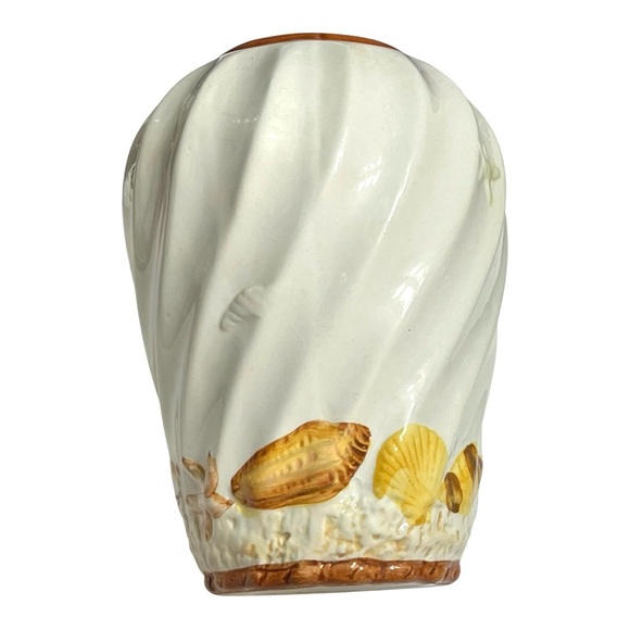 Vintage retro white gloss ceramic fluted swirl rust/yellow shell/starfish vase. - Picture 5 of 8